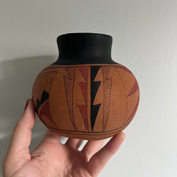 Vintage Black Red and Clay Colored Pottery with Design, signed - Picture 7 of 8
